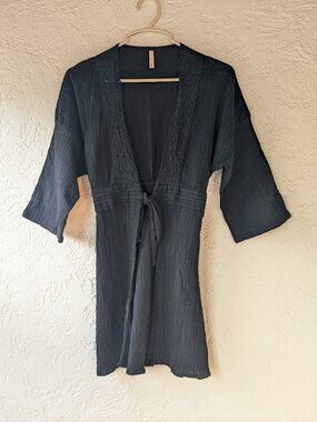 Charcoal black, med Elan beach wrap with front closure in 100% gauze cotton
